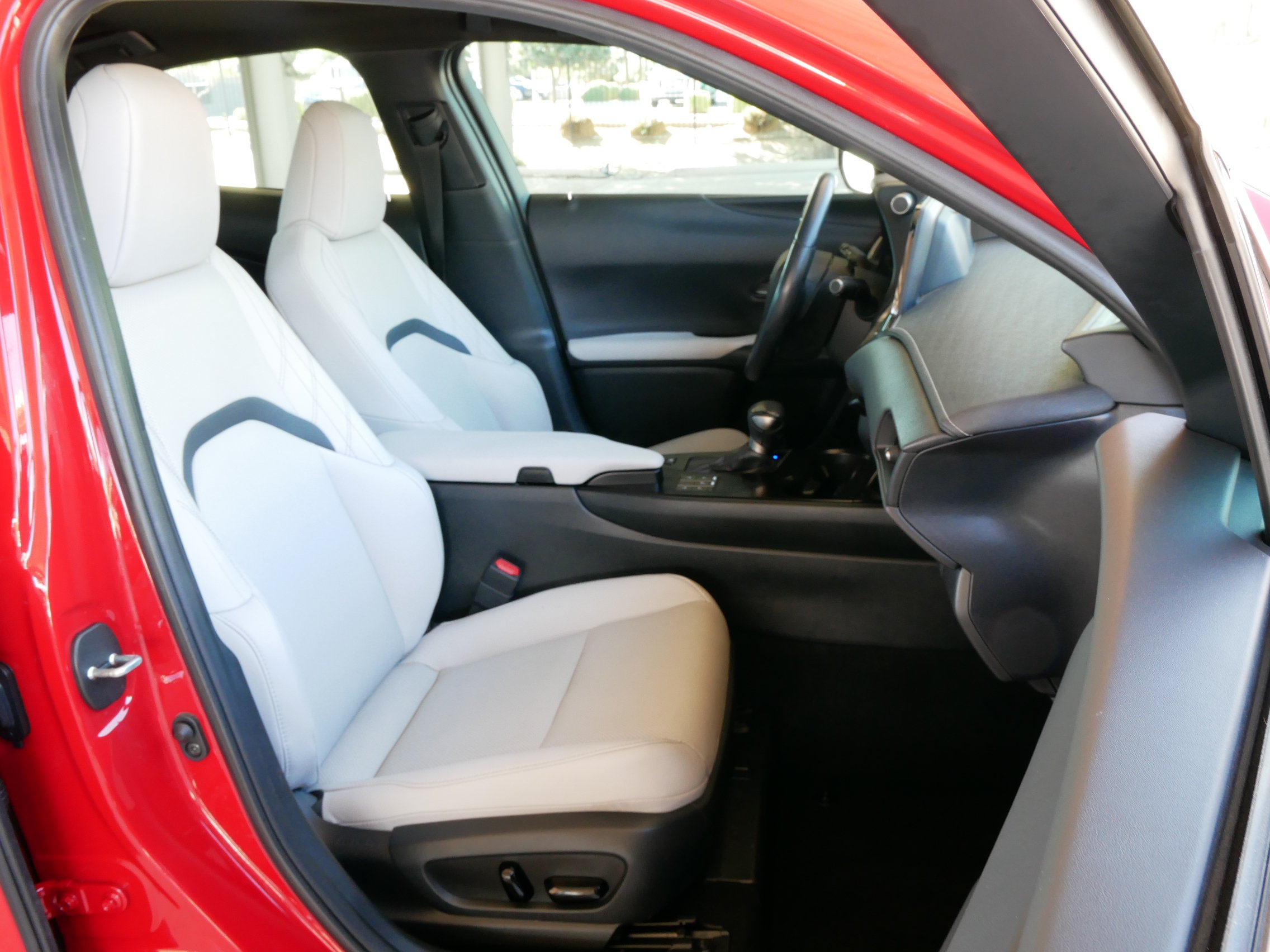 Used 2024 Lexus UX 250h FWD w/ Premium Package image 8