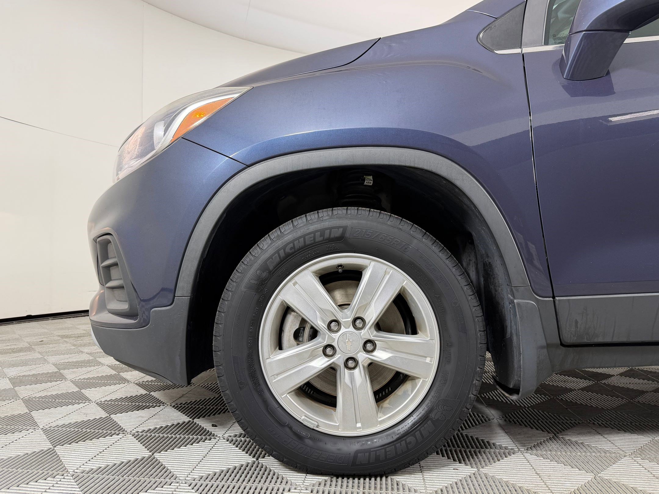 Used 2018 Chevrolet Trax LT w/ LT Convenience Package AWD/4WD image 10