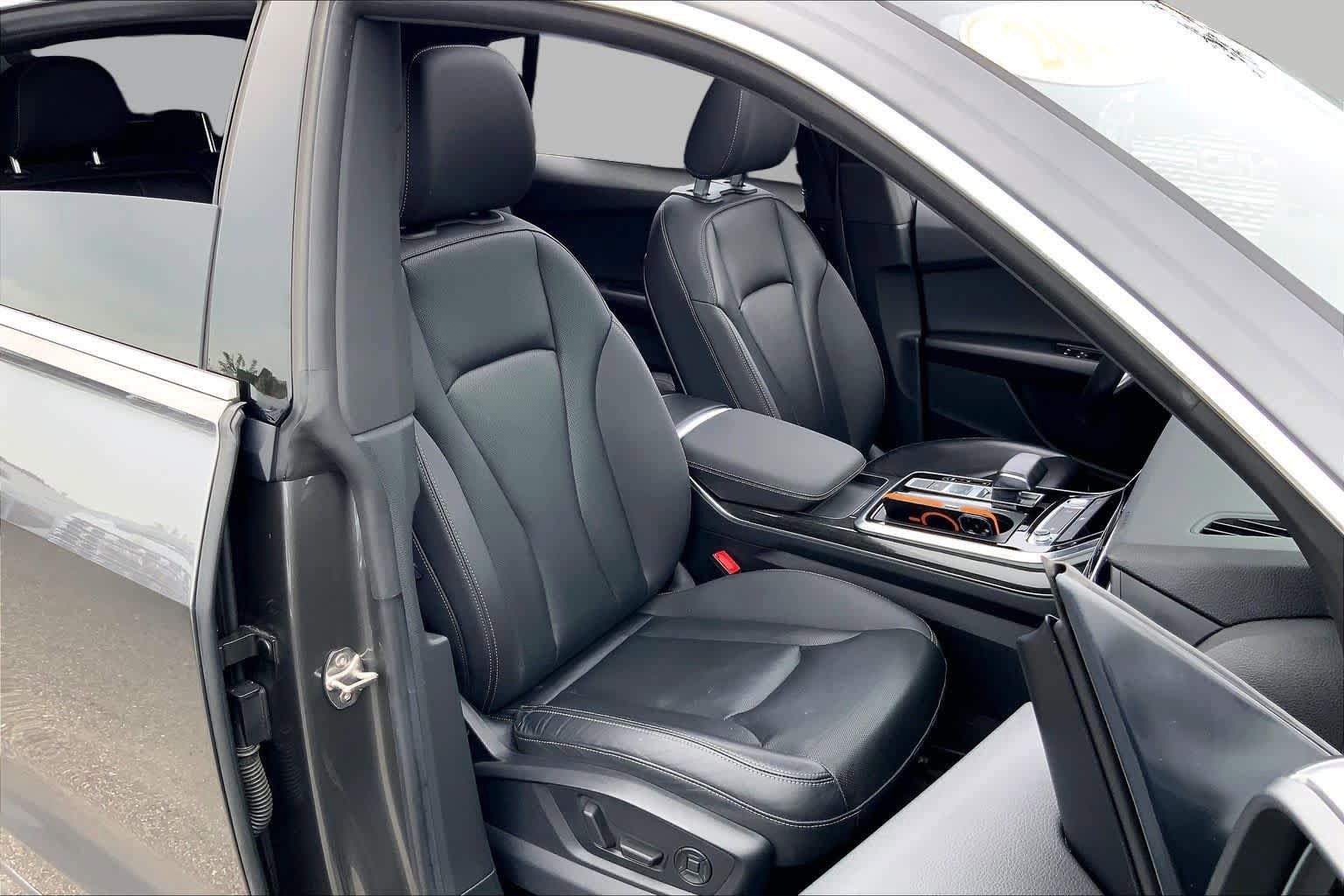 Used 2019 Audi Q8 Premium Plus w/ Premium Plus AWD/4WD image 8