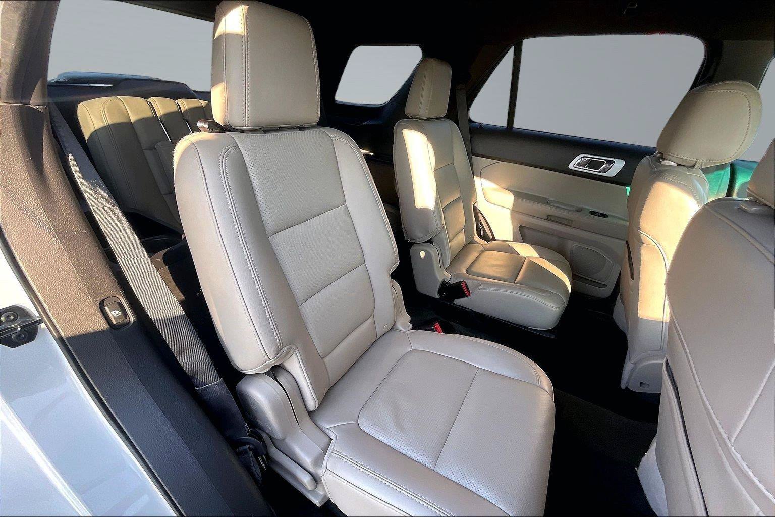 Used 2015 Ford Explorer Limited w/ Equipment Group 301A AWD/4WD image 27