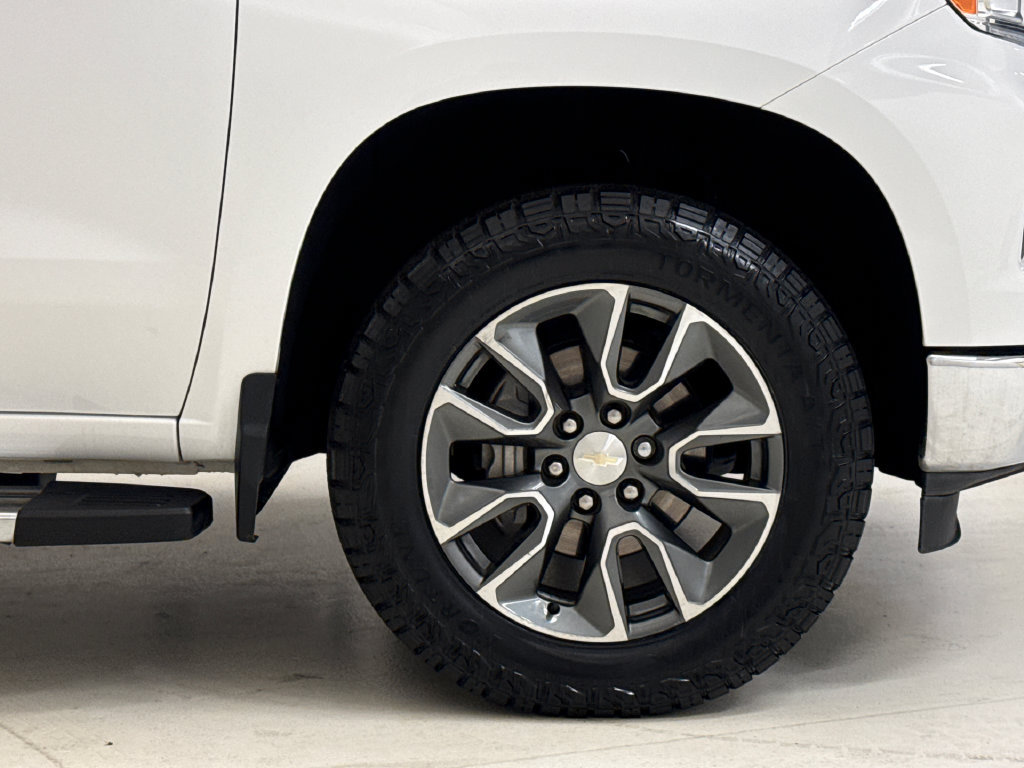 Used 2023 Chevrolet Silverado 1500 LT w/ Z71 Off-Road Package AWD/4WD image 7
