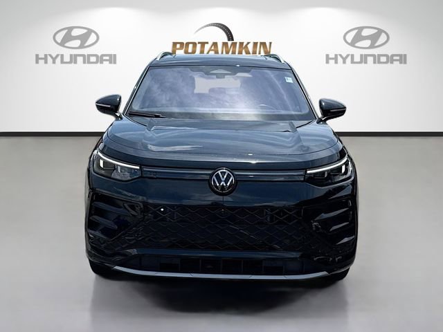 Used 2025 Volkswagen Tiguan SEL R-Line AWD/4WD image 2
