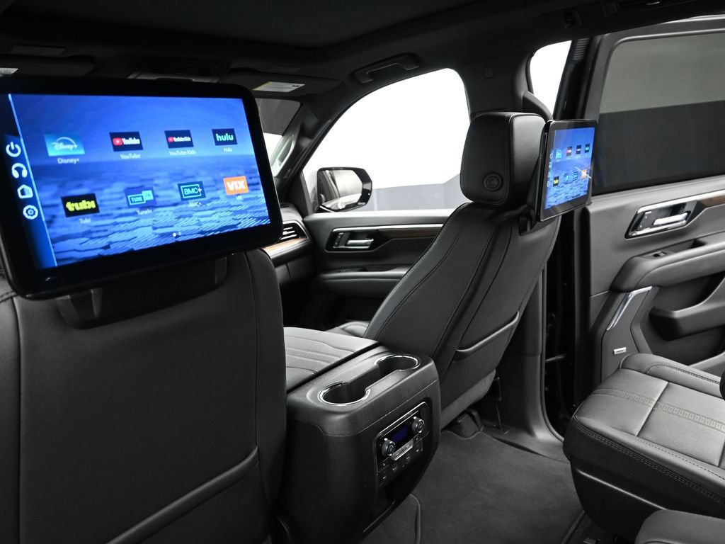 Used 2025 Chevrolet Tahoe High Country AWD/4WD image 14