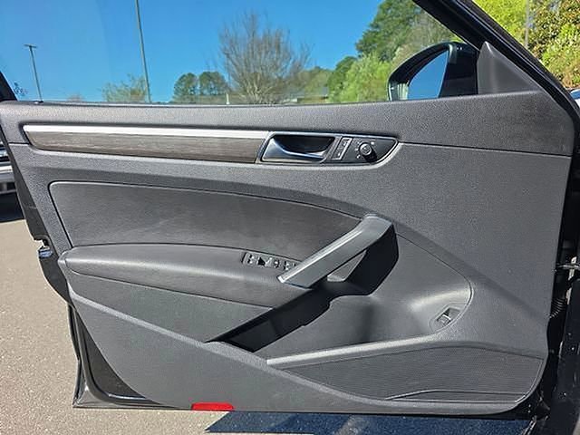 Used 2016 Volkswagen Passat 1.8T SEL Premium image 47