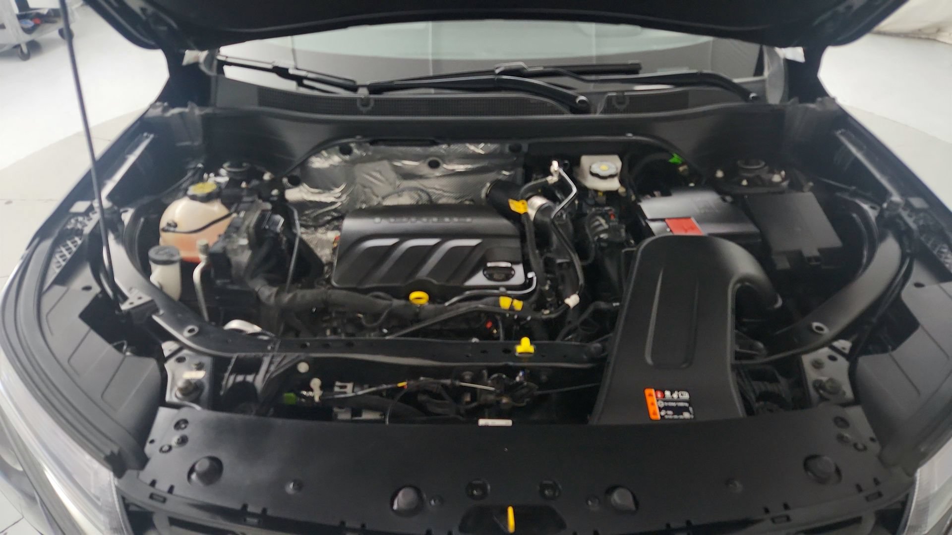 Used 2025 Chevrolet Trax RS FWD image 17
