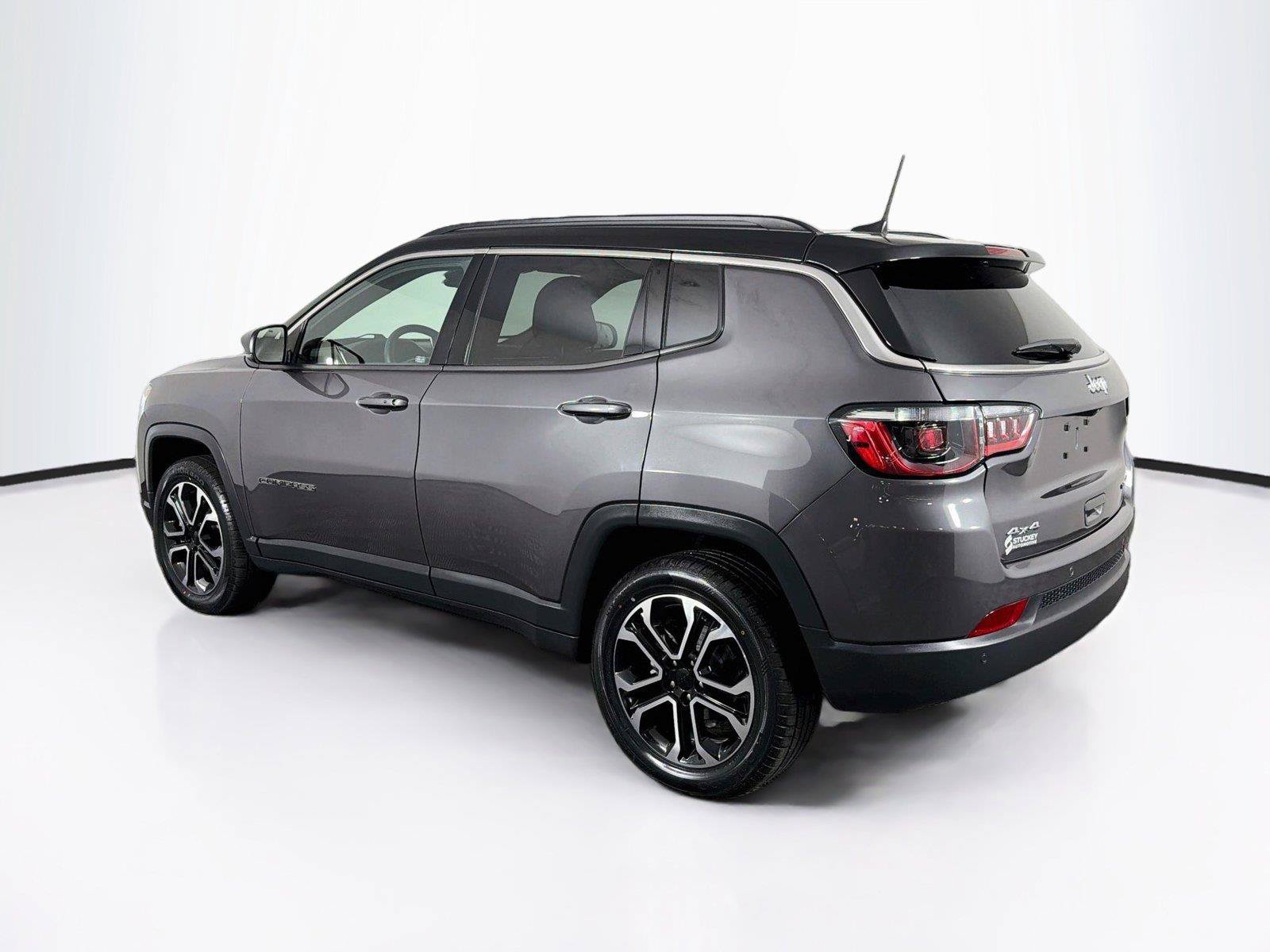 Used 2024 Jeep Compass Limited AWD/4WD image 9