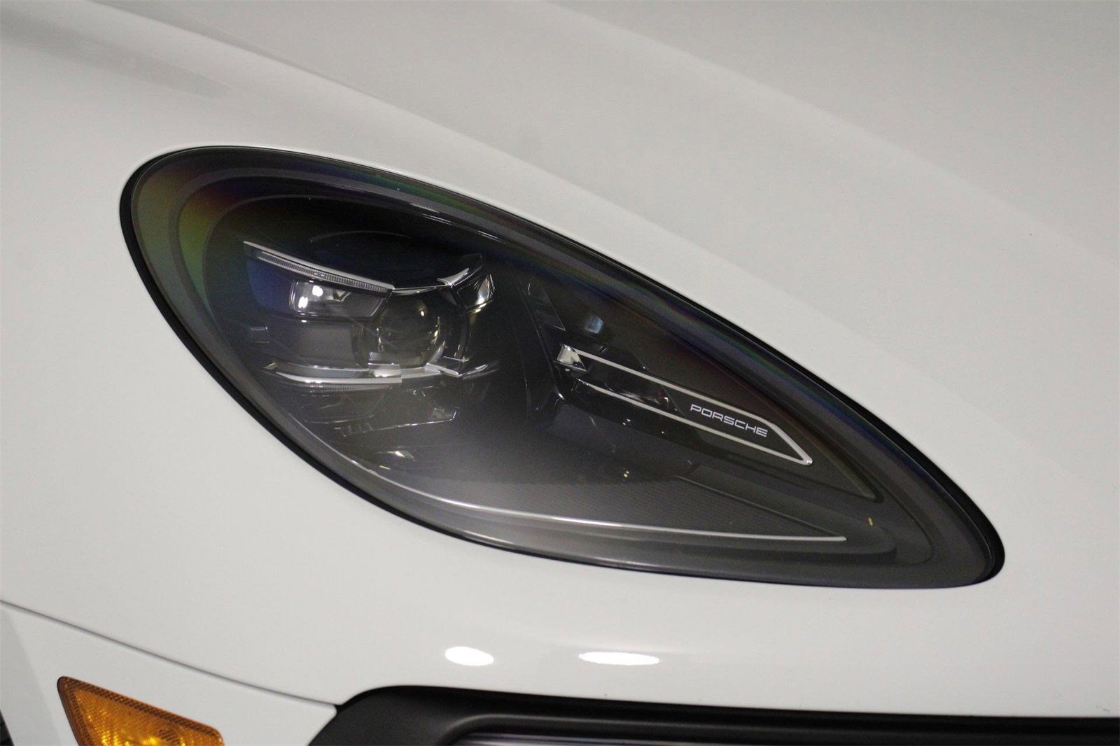 Used 2025 Porsche Macan image 28