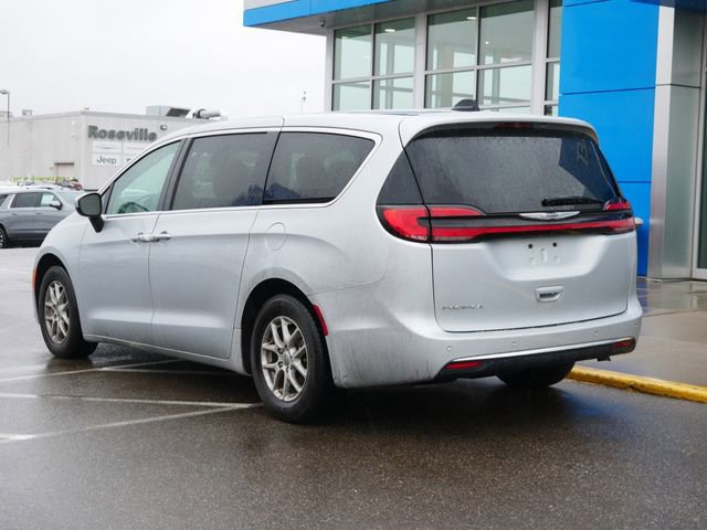 Used 2023 Chrysler Pacifica Touring-L image 3