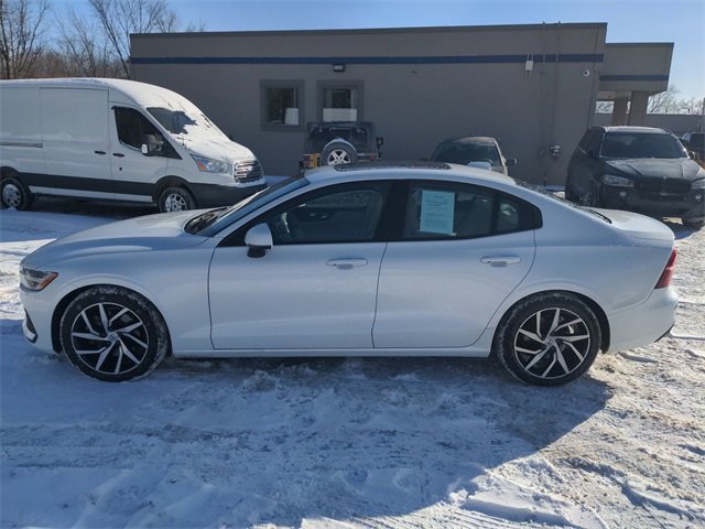 Used 2019 Volvo S60 T5 Momentum w/ Premium Package image 2