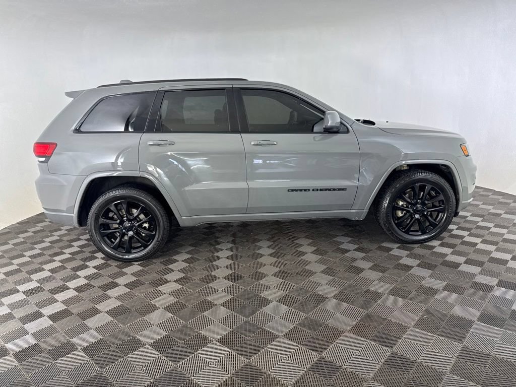 Used 2021 Jeep Grand Cherokee Laredo X AWD/4WD image 4