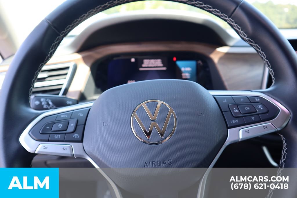 Used 2025 Volkswagen Atlas SE image 32