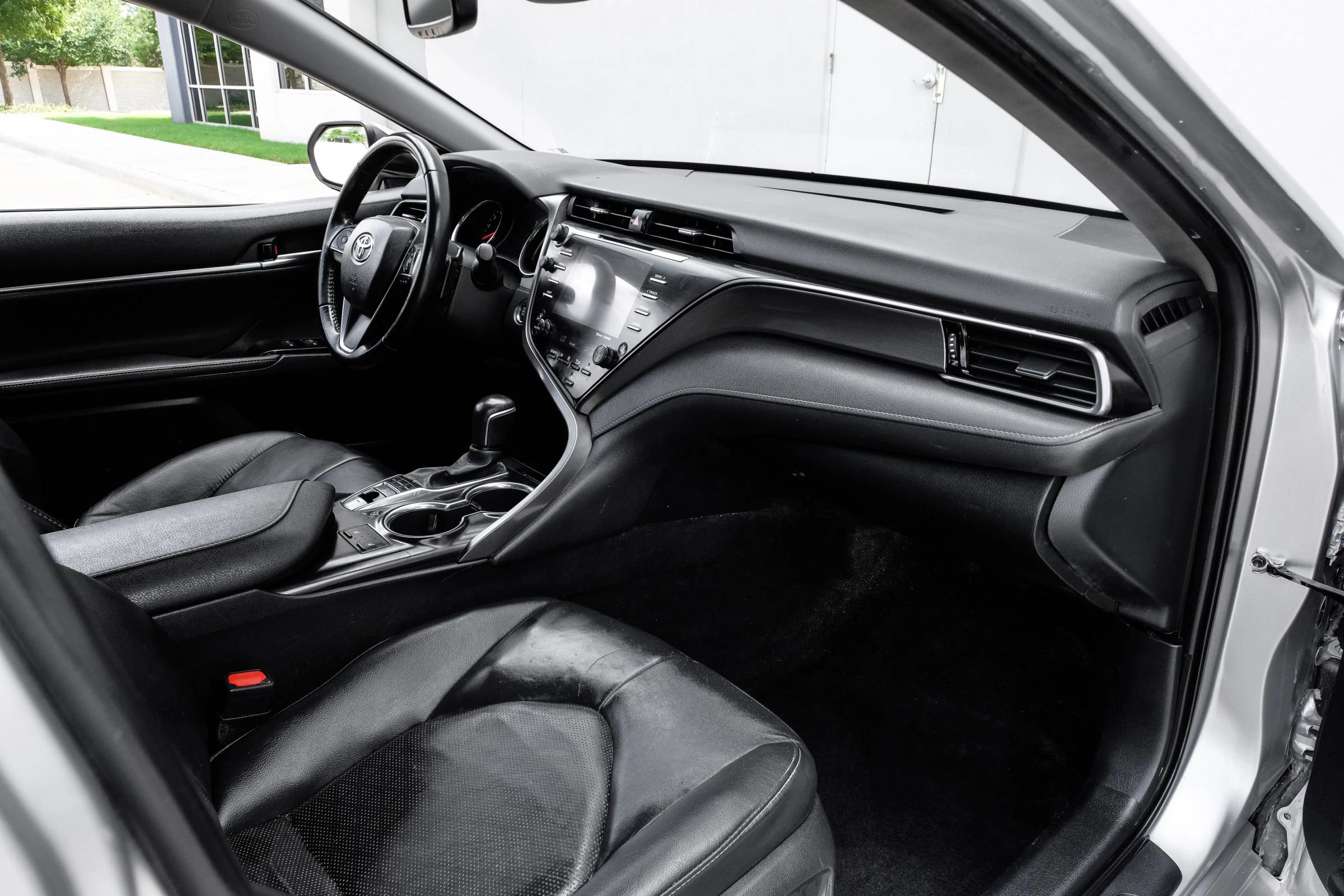 Used 2020 Toyota Camry XSE FWD image 15