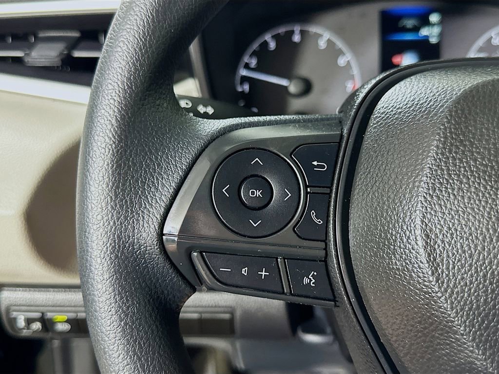 Used 2025 Toyota Corolla LE image 22