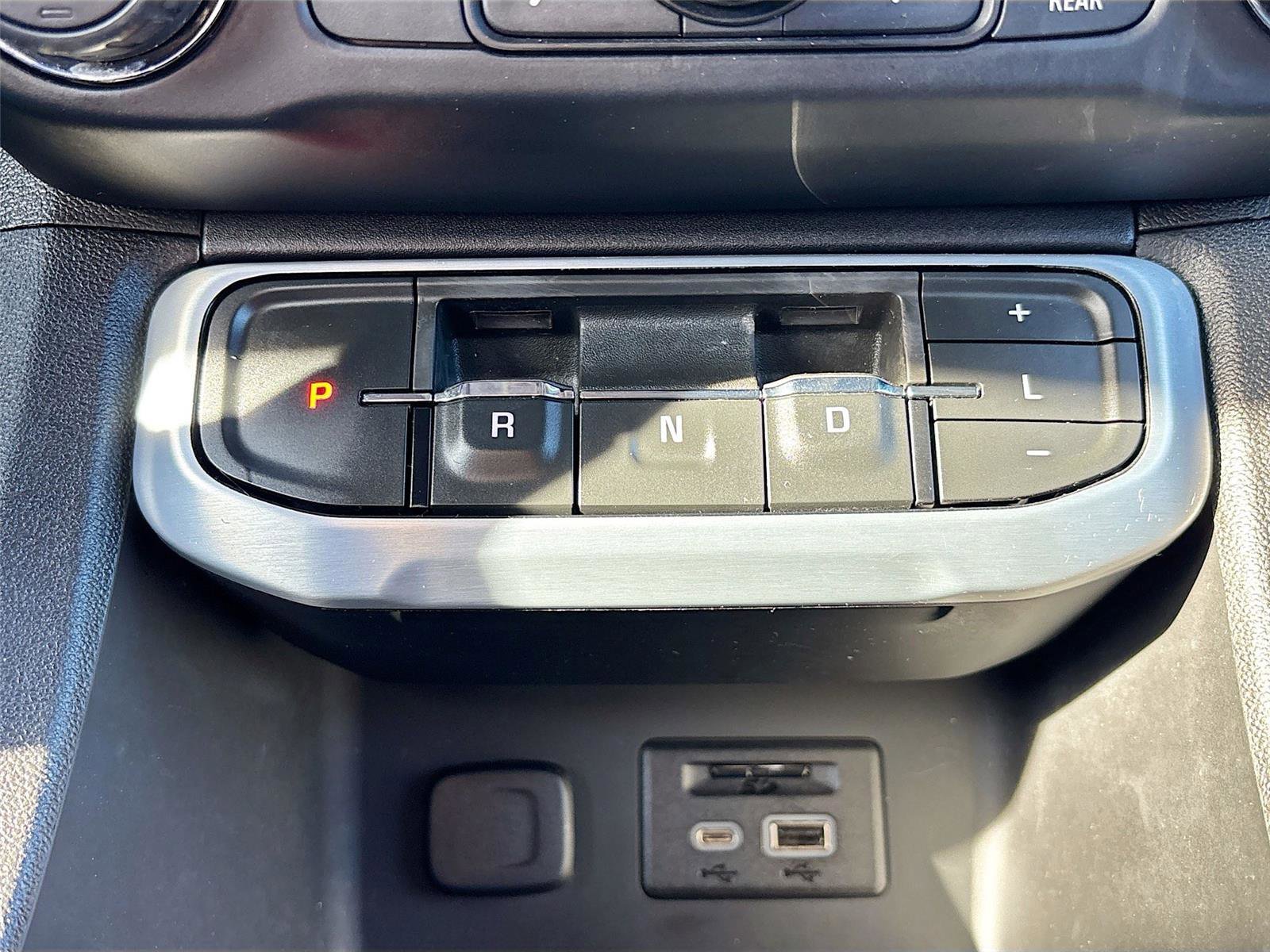 Used 2021 GMC Acadia SLT w/ Elevation Edition image 18