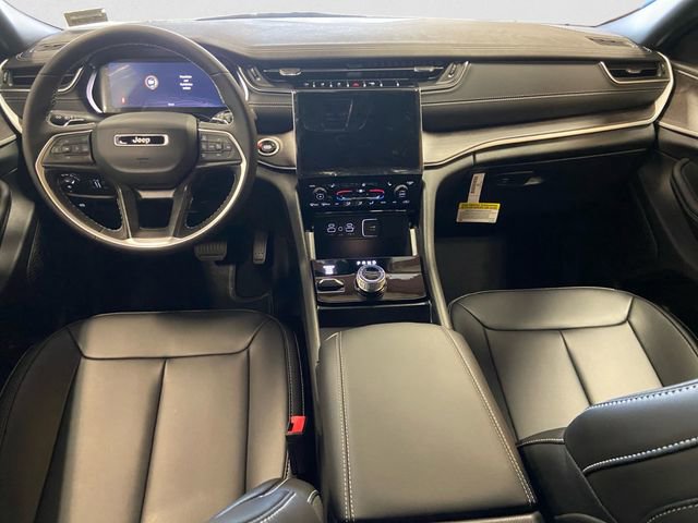 New 2025 Jeep Grand Cherokee Limited w/ Black Appearance Package AWD/4WD image 10