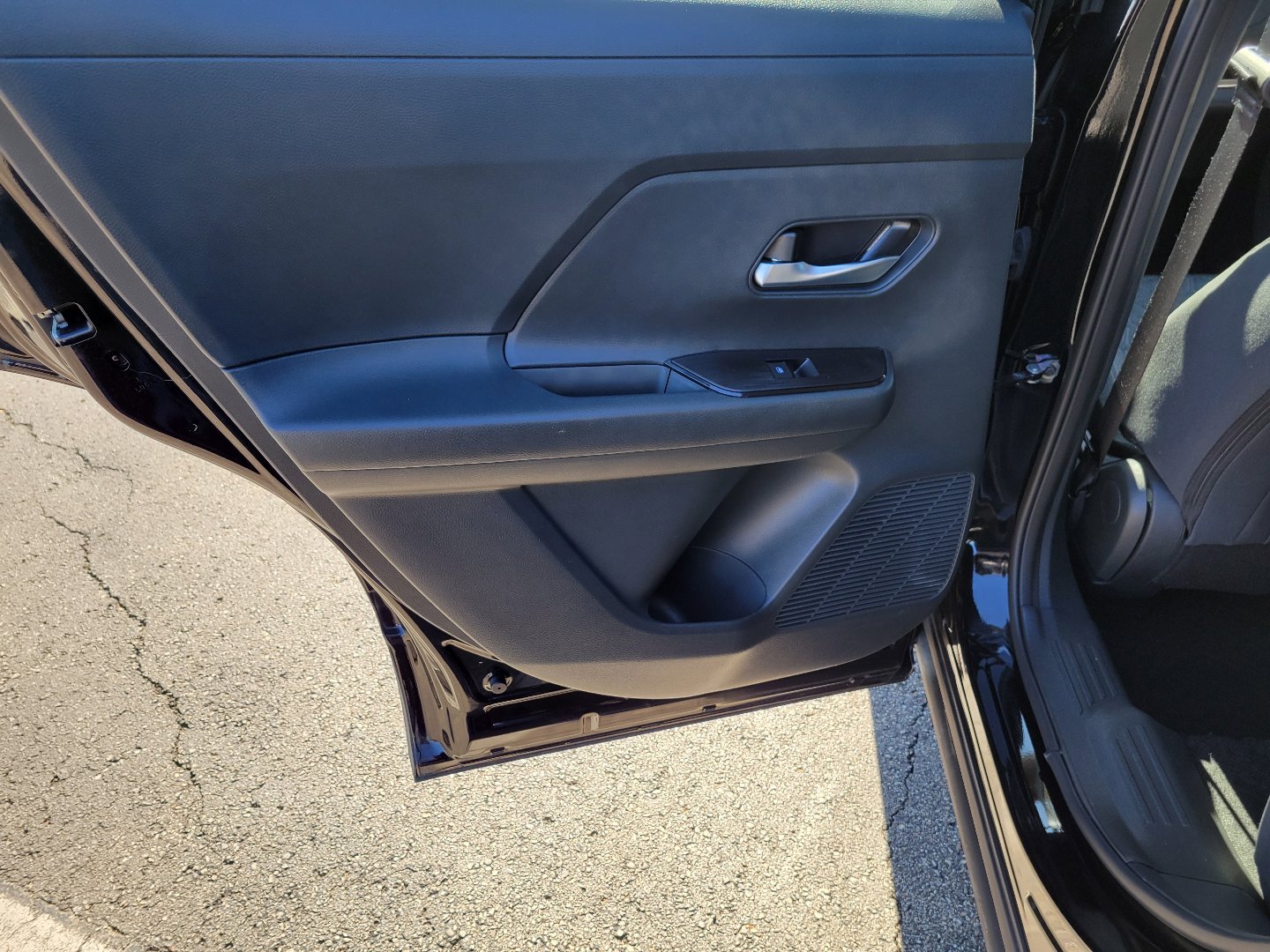 Certified 2025 Nissan Kicks SV AWD/4WD image 13