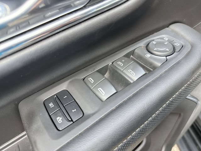 Used 2023 GMC Yukon SLT AWD/4WD image 13