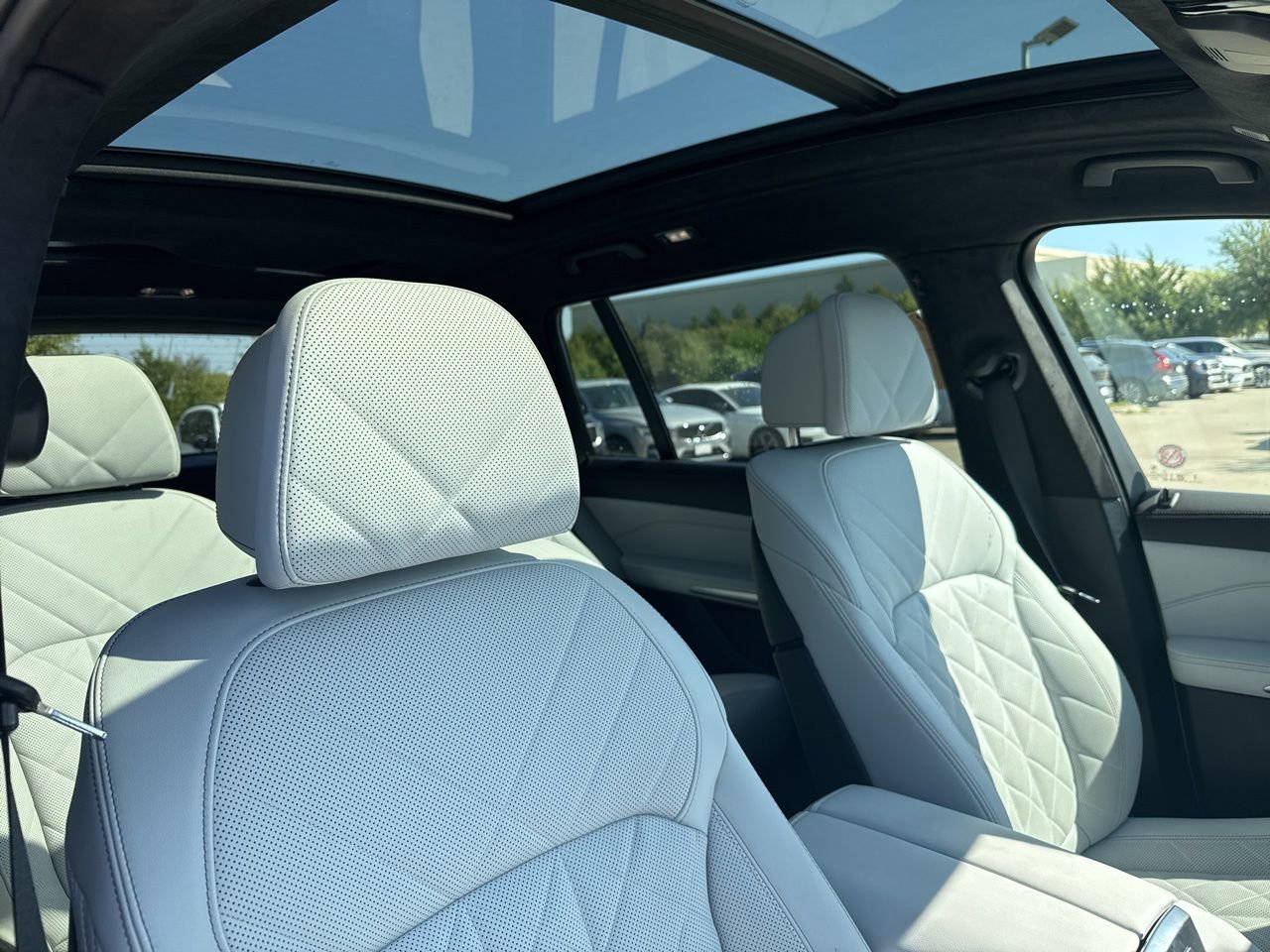 Used 2025 BMW X7 xDrive40i w/ Climate Comfort Package image 15