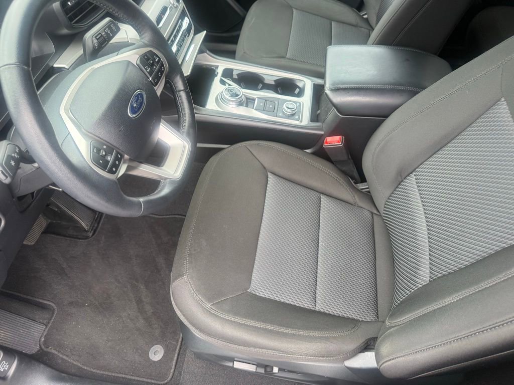 Used 2024 Ford Explorer XLT AWD/4WD image 13
