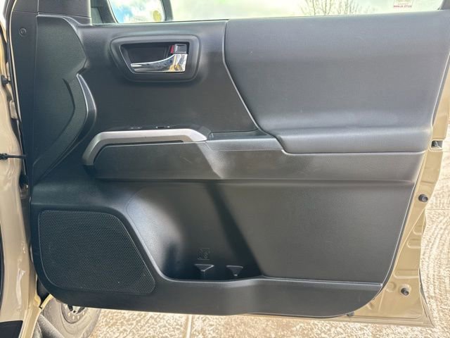 Used 2017 Toyota Tacoma TRD Sport w/ Tow Package image 21