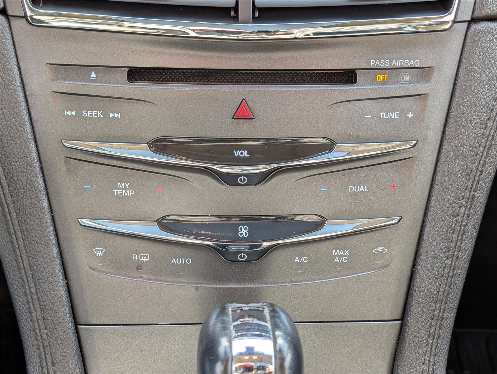Used 2019 Lincoln MKT AWD image 25