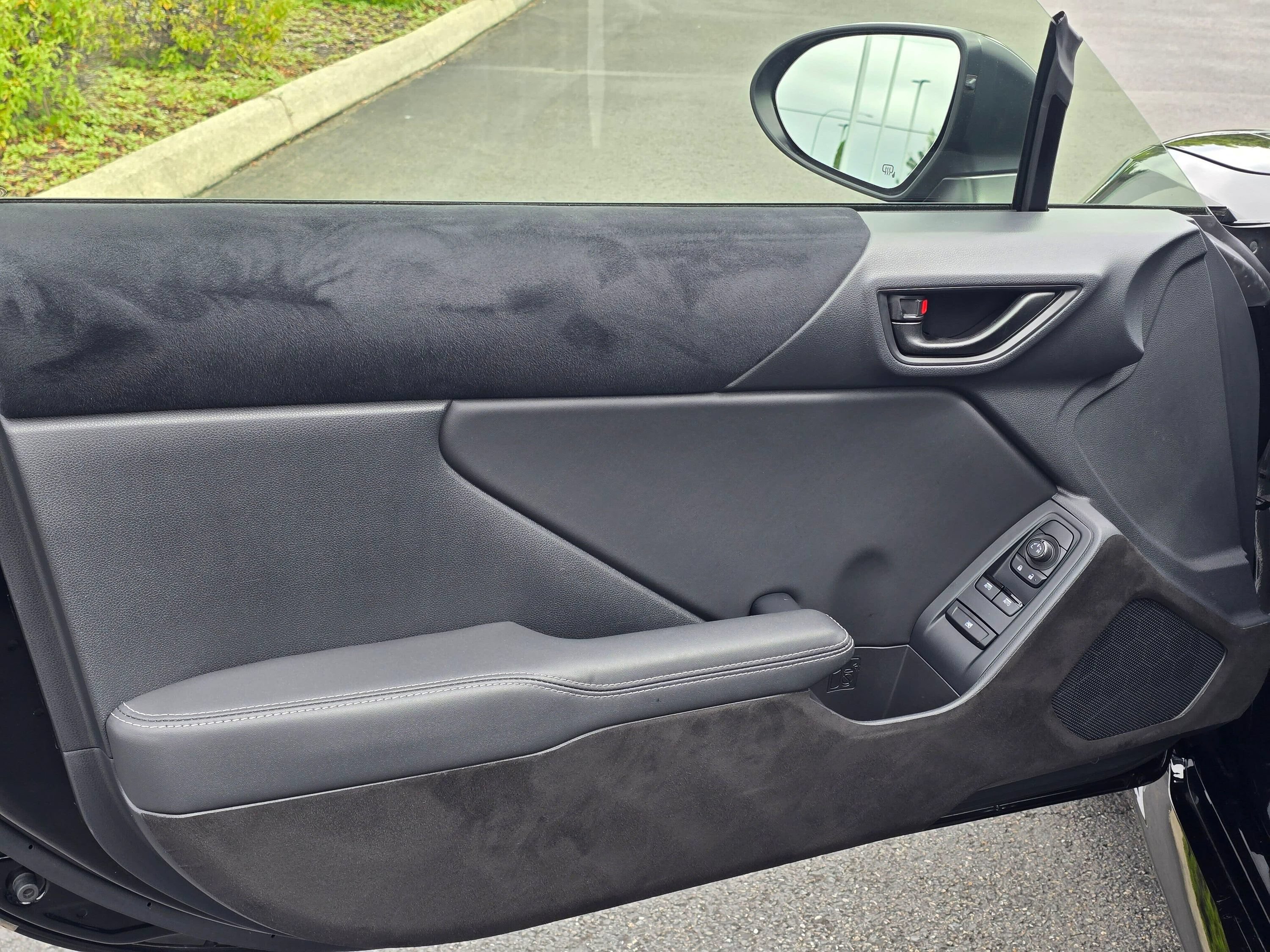 Used 2023 Toyota GR86 Premium w/ ALL Weather Mat Package (TMS) RWD image 27