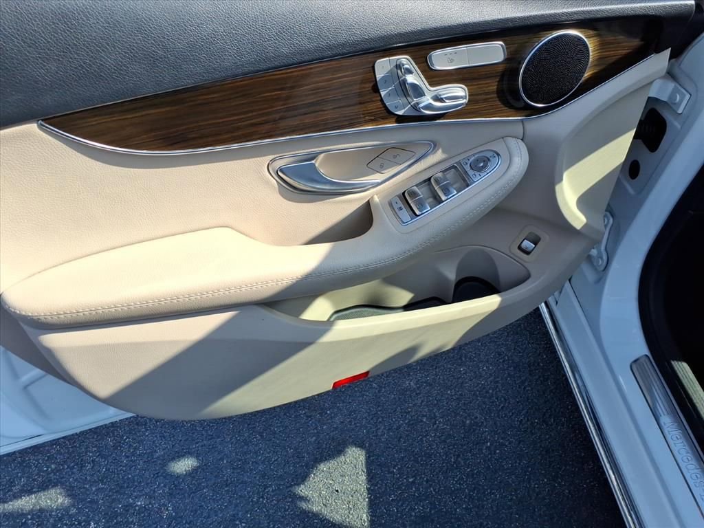 Used 2019 Mercedes-Benz C 300 Sedan image 10