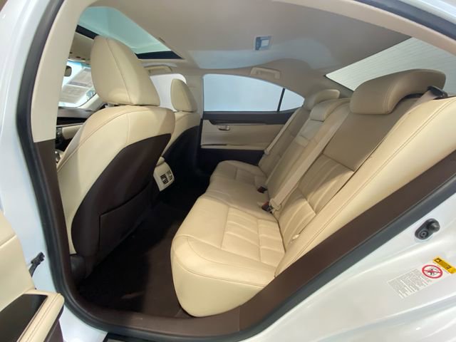Used 2016 Lexus ES 350 w/ Luxury Package w/Wood Trim FWD image 13