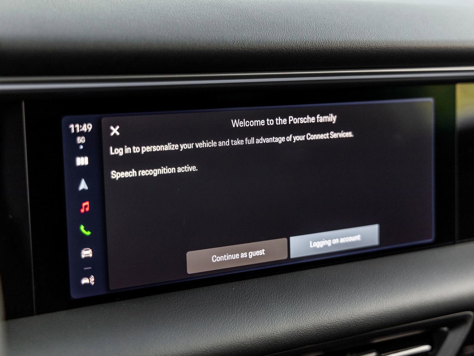 Certified 2025 Porsche Macan 4 Electric image 25