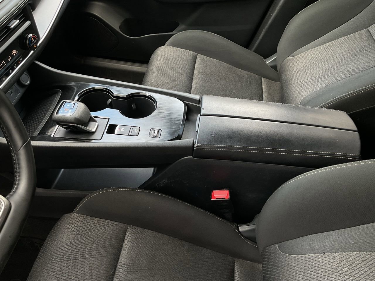 Used 2025 Nissan Rogue SV image 33