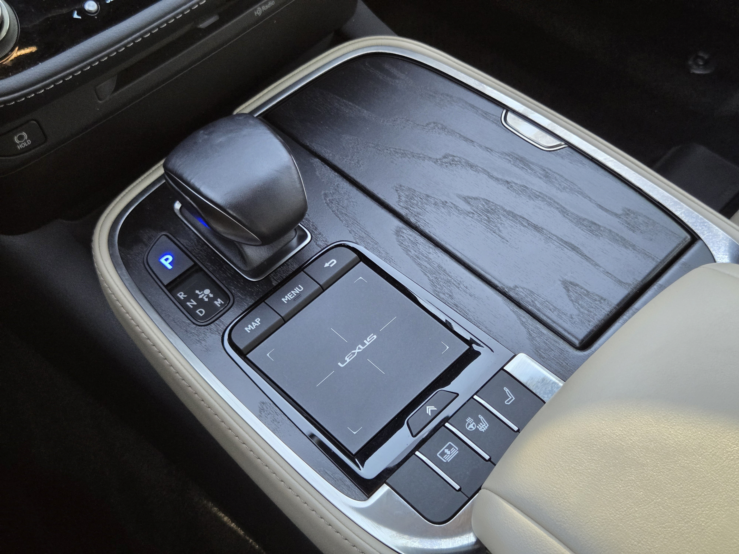 Used 2021 Lexus LS 500 w/ Accessory Package (Z2) RWD image 16
