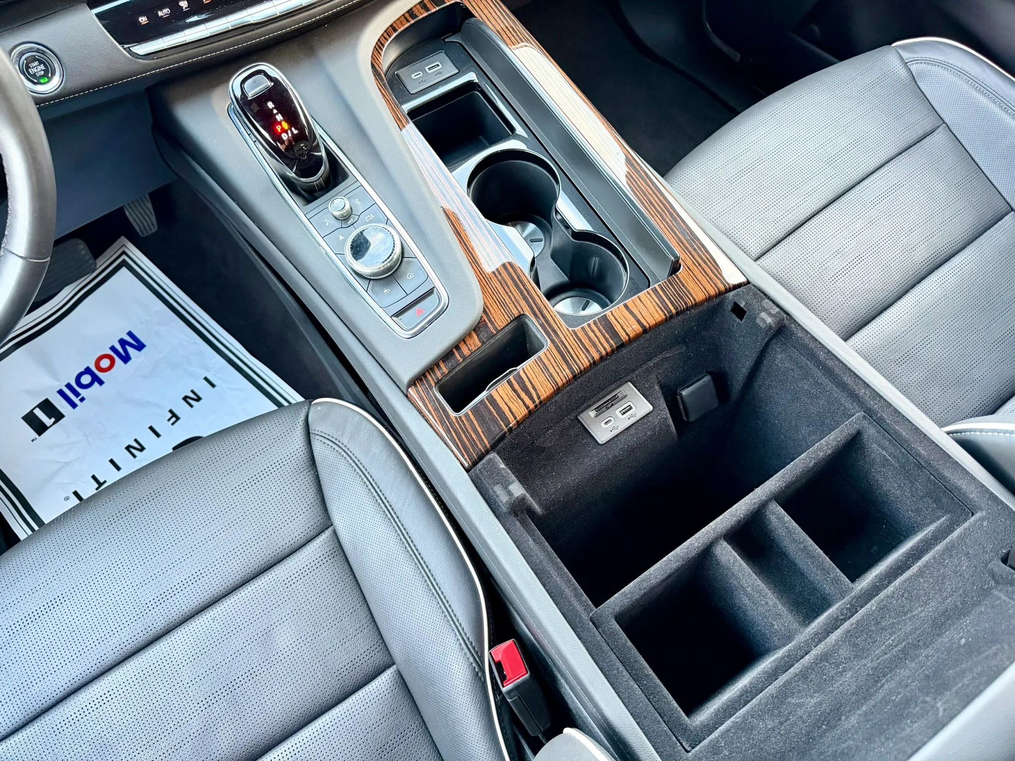 Used 2023 Cadillac Escalade Premium Luxury w/ Performance Package image 32