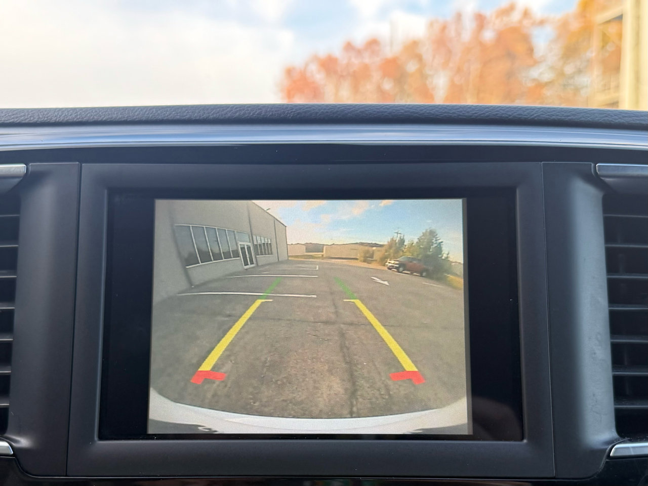 Used 2020 Chrysler Pacifica Touring-L image 33