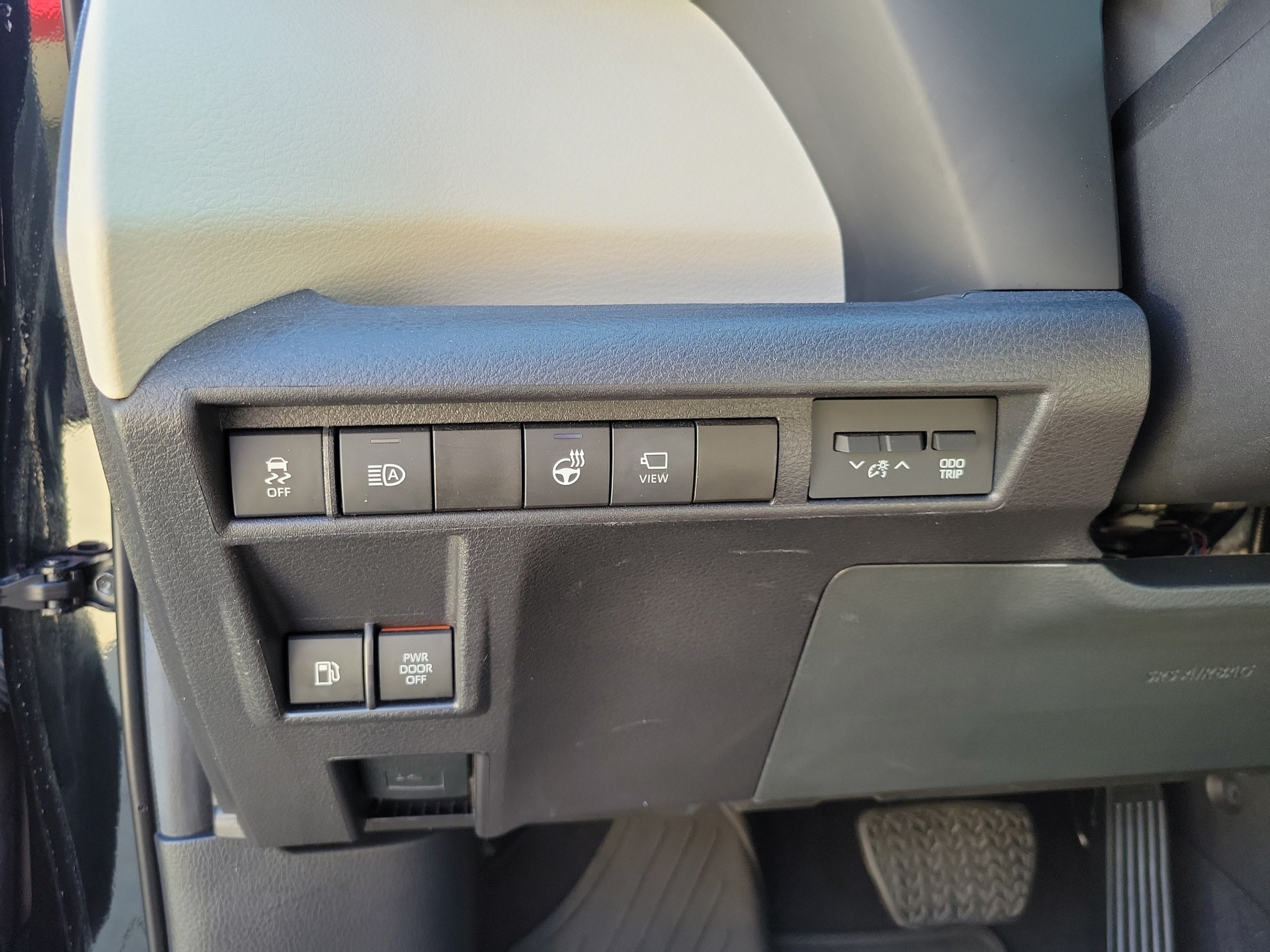 Certified 2024 Toyota Sienna Platinum FWD image 11