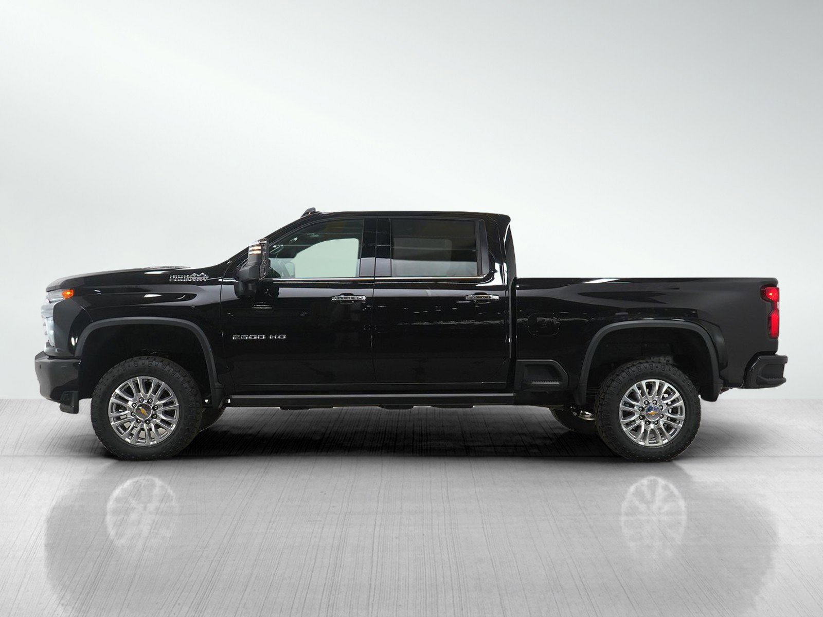 Used 2021 Chevrolet Silverado 2500 High Country w/ Safety Package II image 2