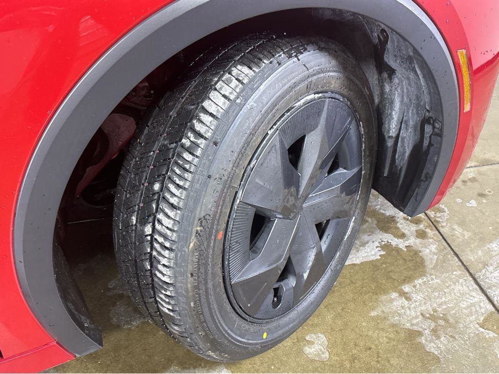 Used 2023 Toyota Prius LE image 9