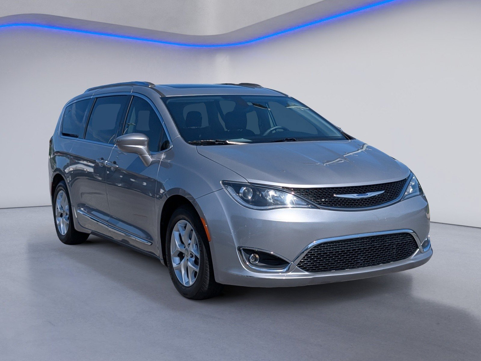 Used 2018 Chrysler Pacifica Touring-L Plus w/ Tire & Wheel Group FWD image 5