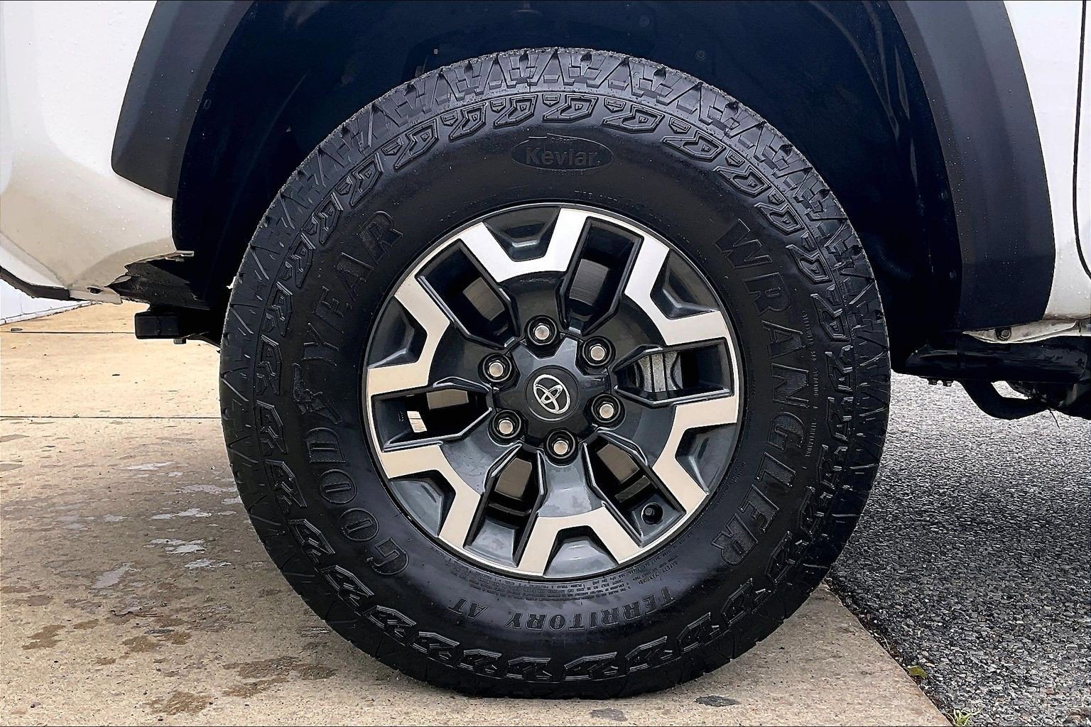 Used 2023 Toyota Tacoma TRD Off-Road w/ Technology Package AWD/4WD image 11