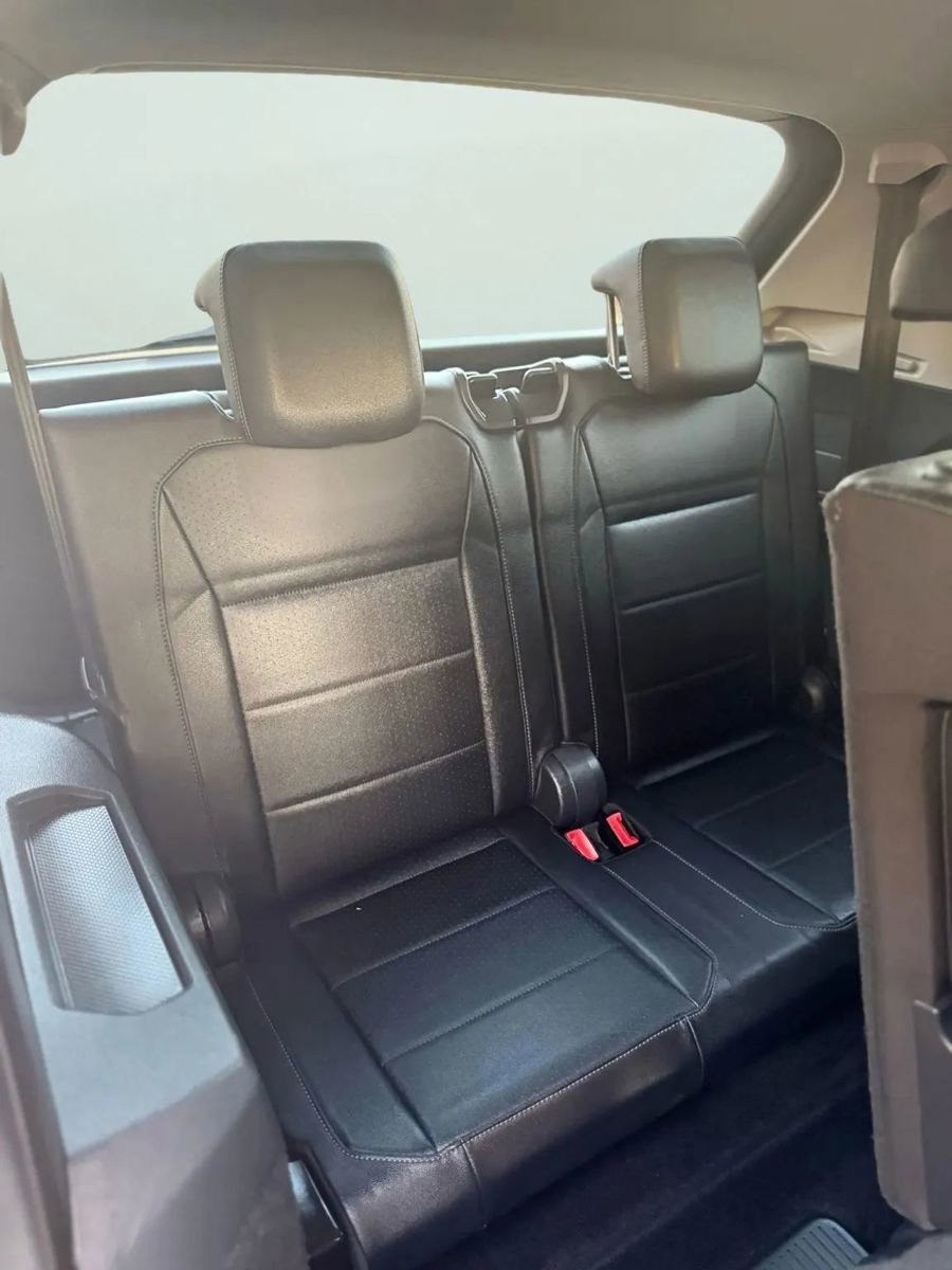 Used 2020 Volkswagen Tiguan SEL image 35