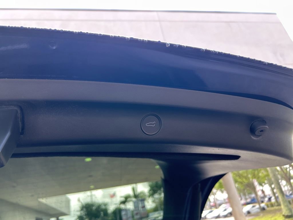 Used 2022 Tesla Model Y Long Range image 35