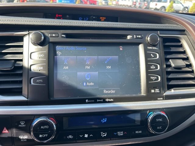 Used 2019 Toyota Highlander XLE image 18