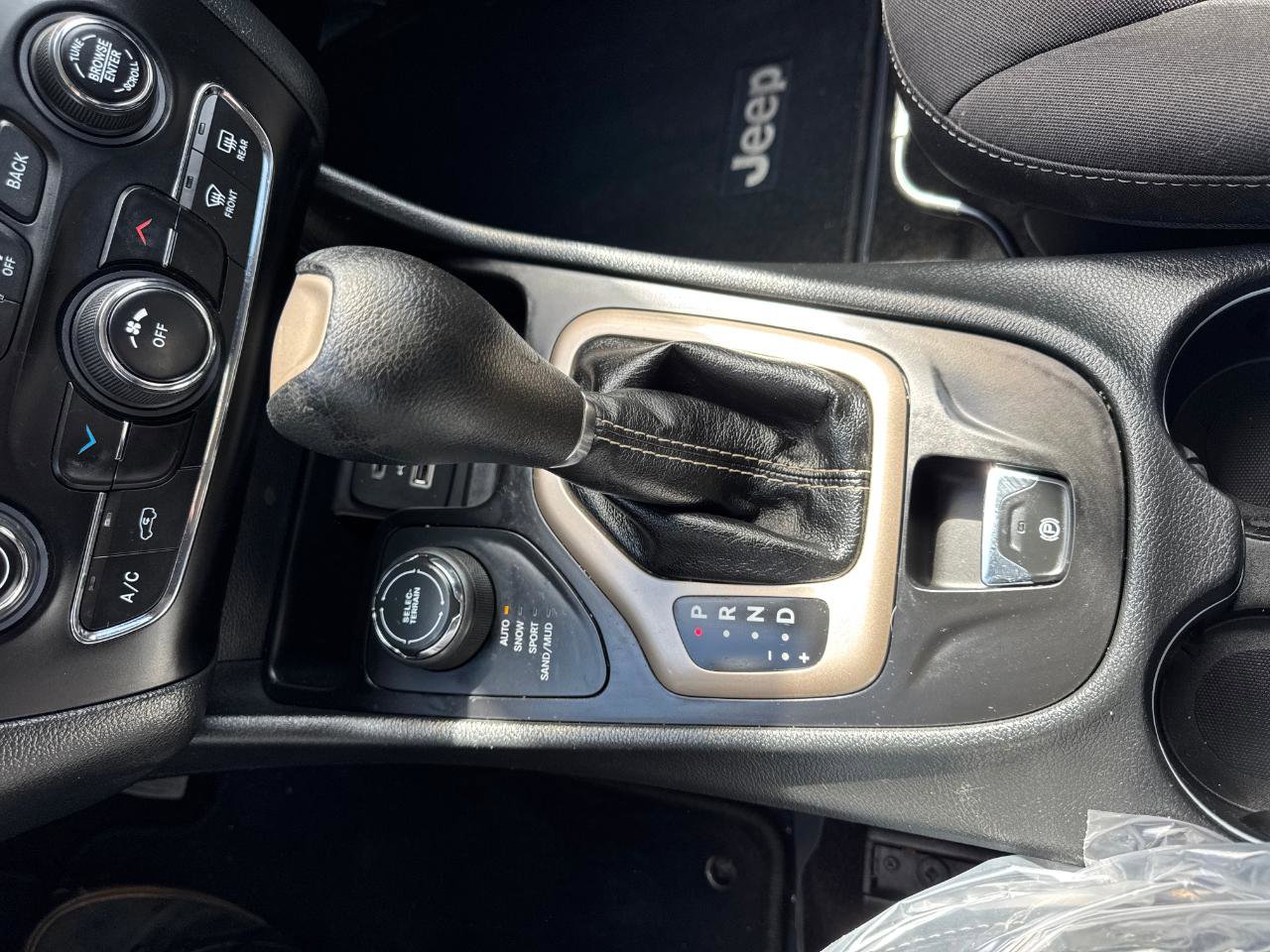 Used 2015 Jeep Cherokee Latitude image 21