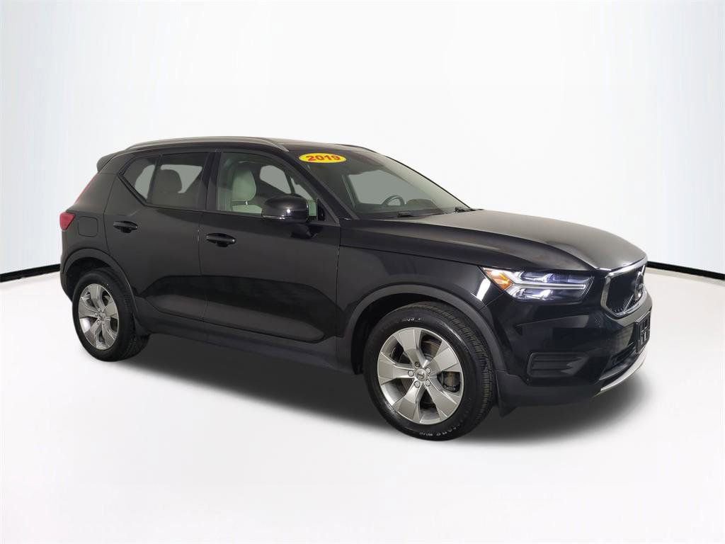 Used 2019 Volvo XC40 T5 R-Design image 2