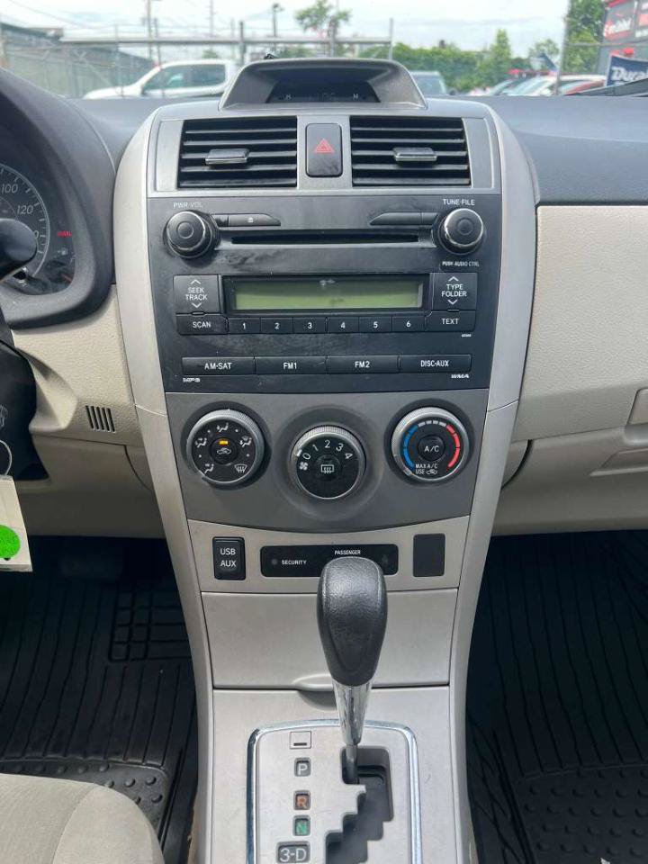Used 2012 Toyota Corolla LE FWD image 30
