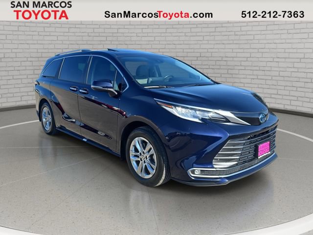Used 2024 Toyota Sienna Limited image 3
