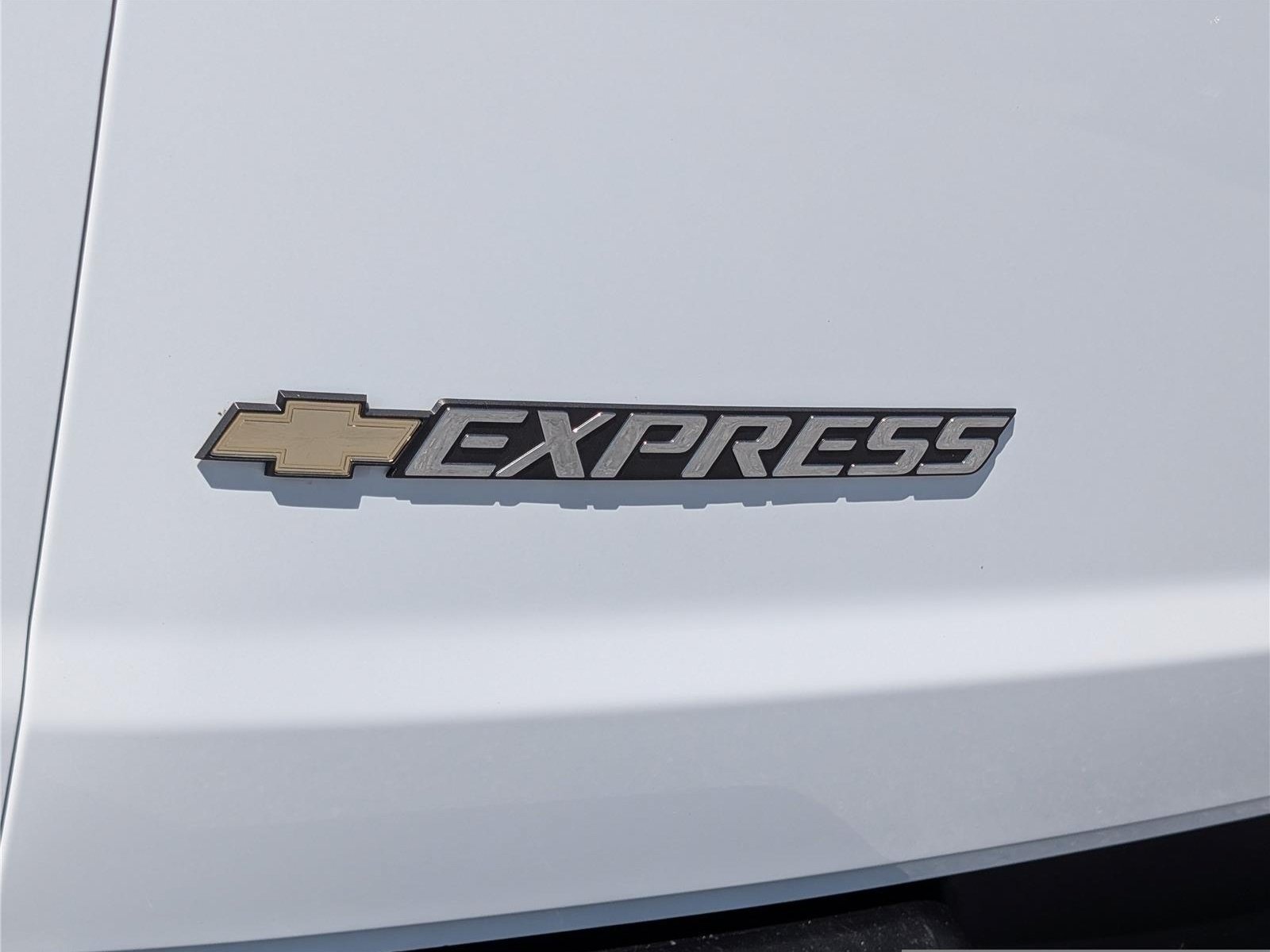 Used 2025 Chevrolet Express 3500 LS RWD image 9