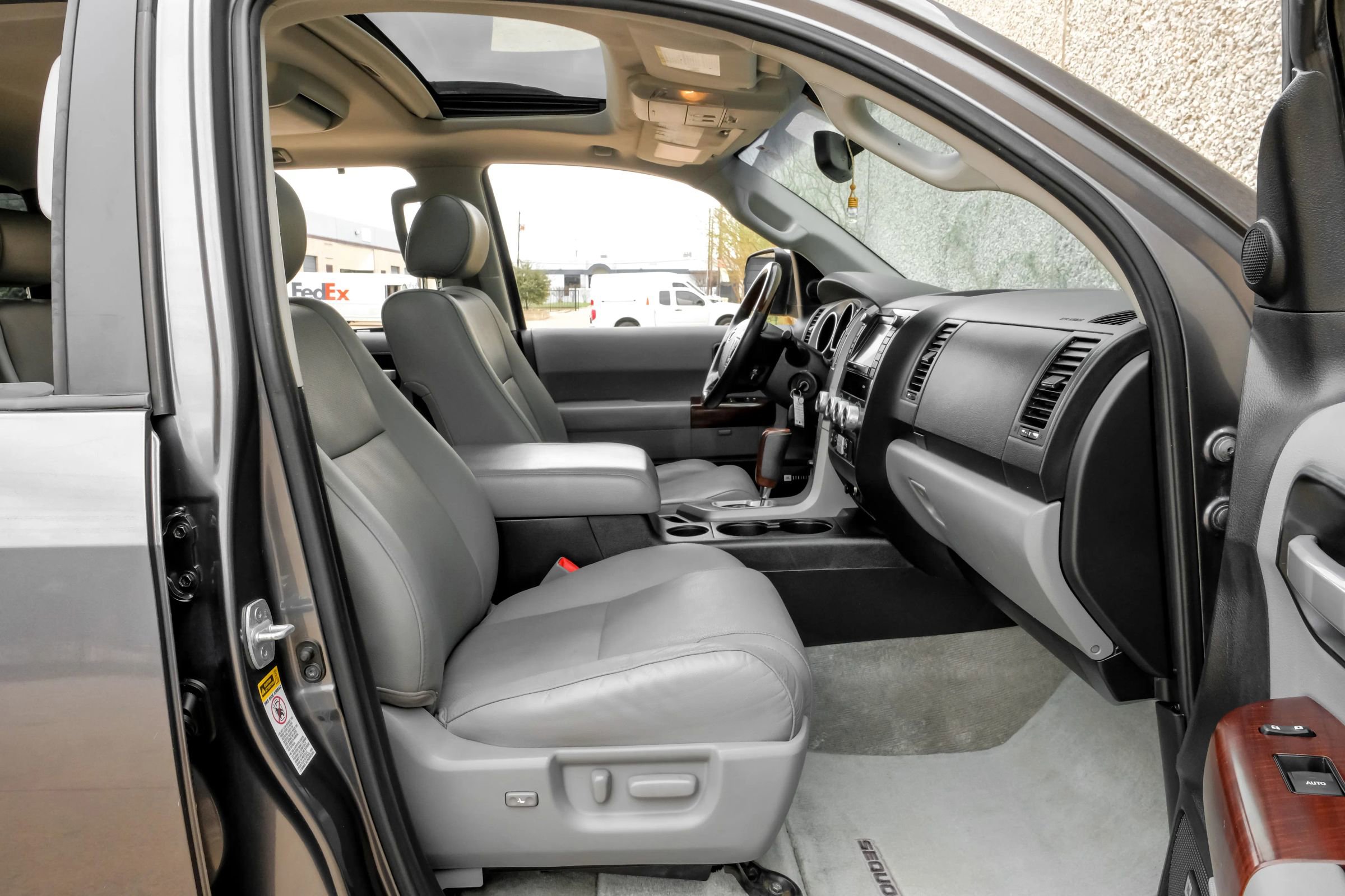 Used 2011 Toyota Sequoia Platinum AWD/4WD image 32