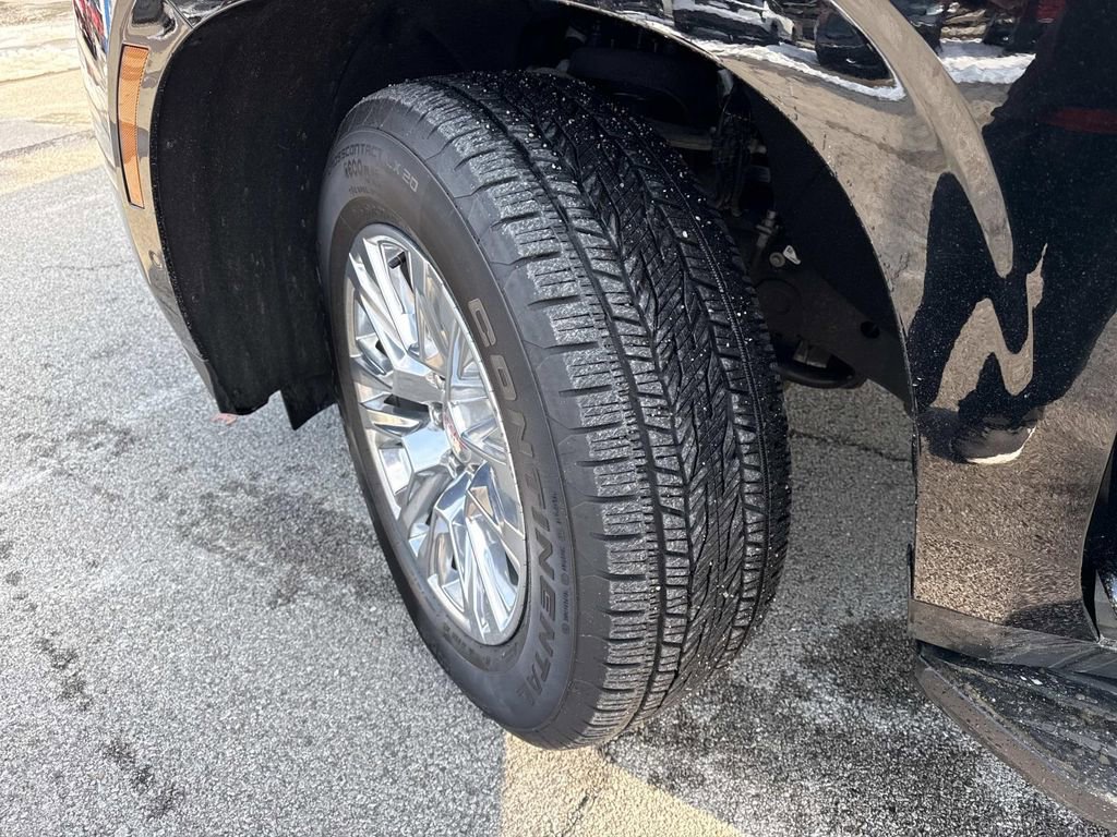 Used 2025 GMC Yukon Denali image 32