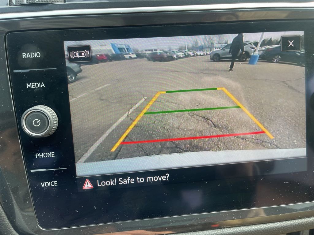 Used 2022 Volkswagen Tiguan SE image 17