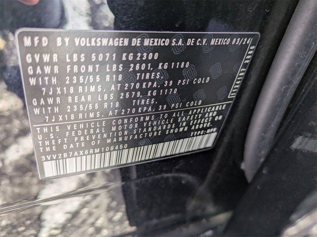 Used 2024 Volkswagen Tiguan SE image 38